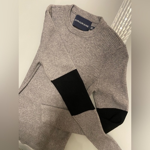 Calvin Klein sweater size S - Picture 7 of 9